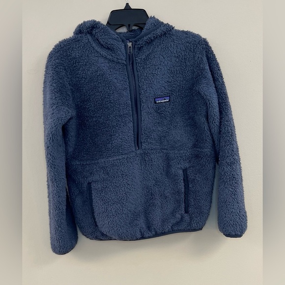 PATAGONIA WOMEN'S HOODED FLEECE 1/2 ZIP PULLOVER - Picture 1 of 8